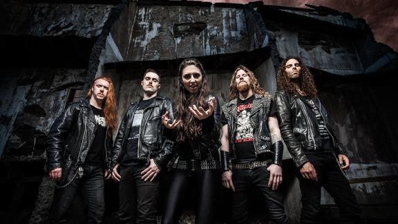 Cover et tracklist enfin révélées pour le nouvel album d'UNLEASH THE ARCHERS