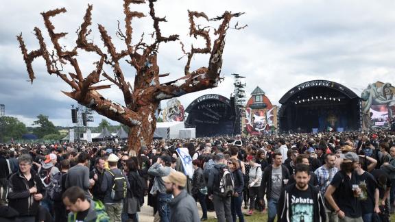 Hellfest annulé, les jauges de festival amenées à 5000 personnes assises