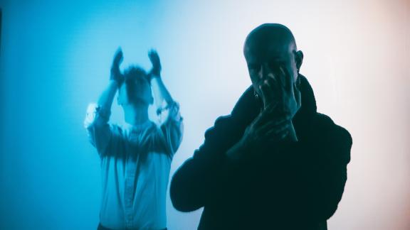 Découvrez le duo dark electro SLEEK TEETH avec leur nouveau single