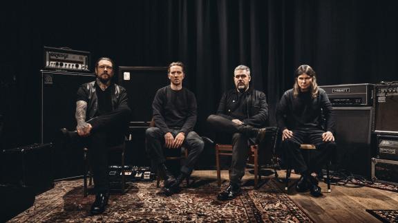 AMENRA annonce la sortie de deux EPs et partage un clip