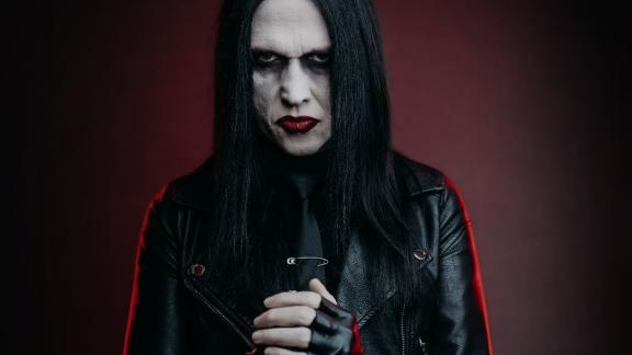 WEDNESDAY 13 en plein mid death crisis sort un clip